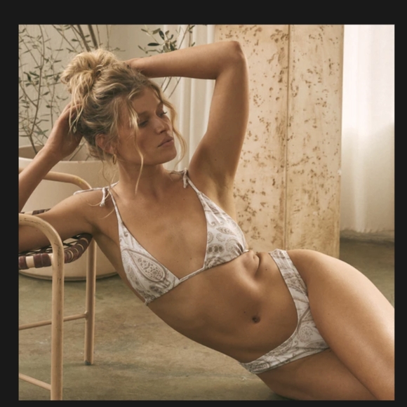 Tan Lines Paisley top and bottom - Picture 2 of 4